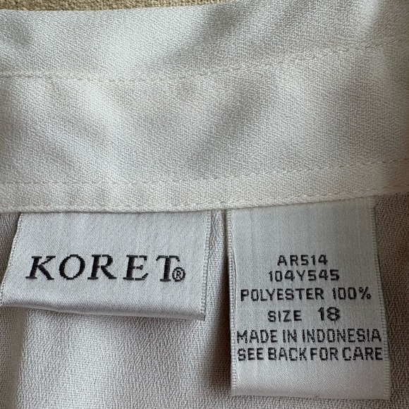 NWT - Elegant White Button-Up Blouse With Beading - Picture 9 of 14